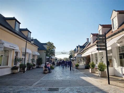 la vallee village outlet prada|la vale Paris boutiques.